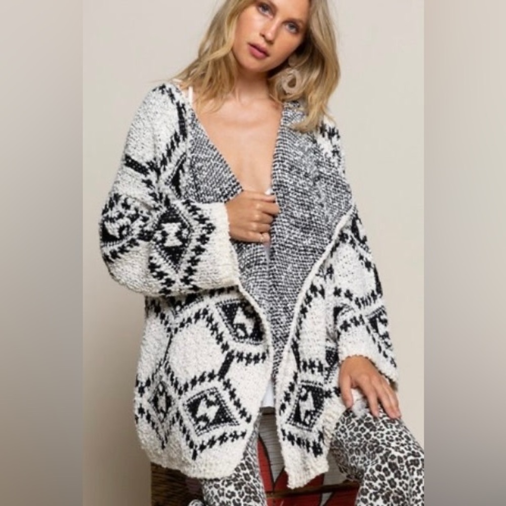 POL Black & Cream Oversized Aztec Pribt Tribal Cardigan Sweater Sz. L